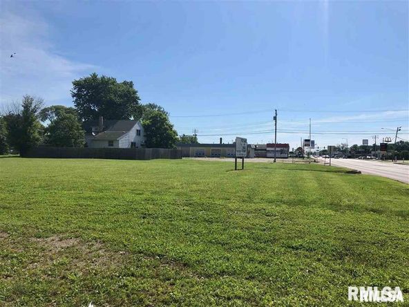 1220 E Jackson St, Macomb, IL 61455